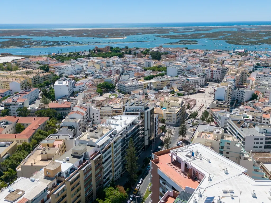Viva no topo de Faro: Rooftop T3 na Avenida 5 de Outubro - Image 24