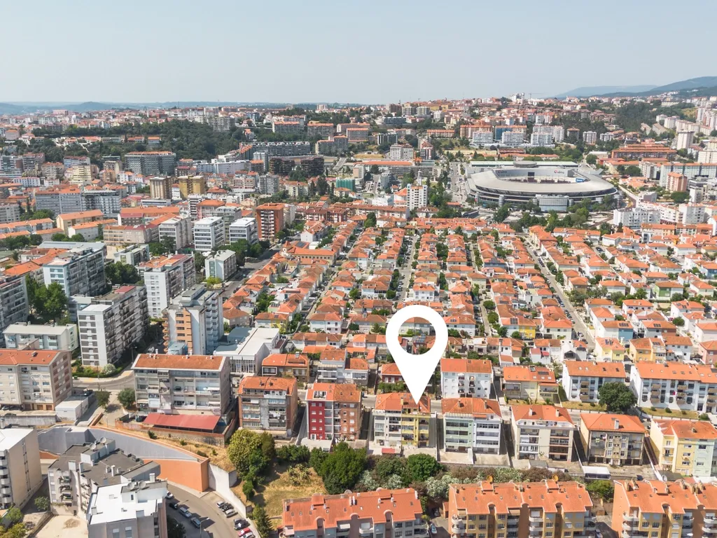 Apartamento T3+1 com logradouro e estacionamento privativos e sótão independente rentabilizado – Bairro Norton de Matos - Coimbra - Image 50