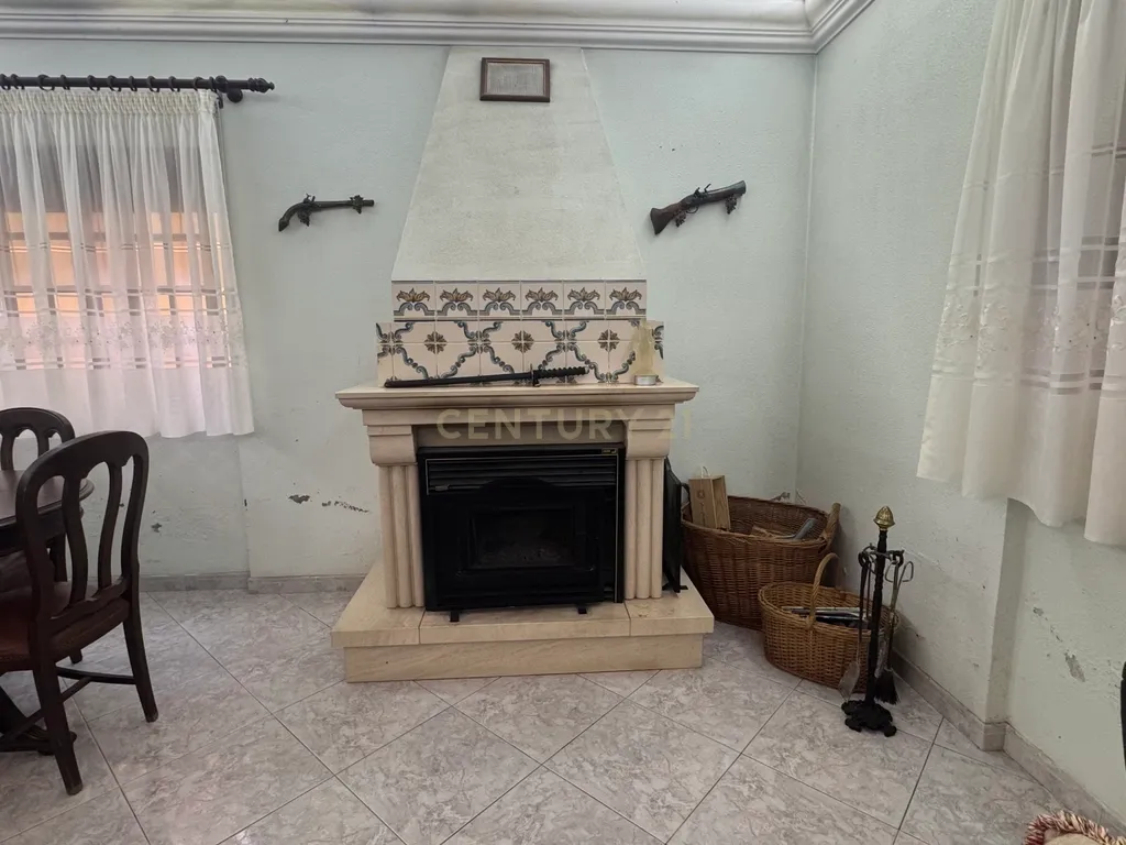 Espetacular Moradia T4 com Jardim e Vista Campestre em Alenquer - Image 13