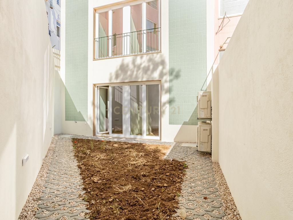 Apartamento T2 NOVO para Venda, em Campolide – Construção de Excelência com Traça Tradicional e Logradouro Privativo - Image 13