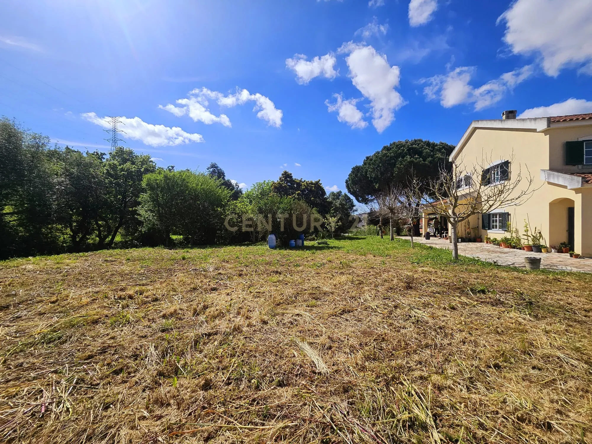 Moradia Unifamiliar T4 com Vista Desafogada e Grande Lote de Terreno na Quinta da Condessa - Image 49