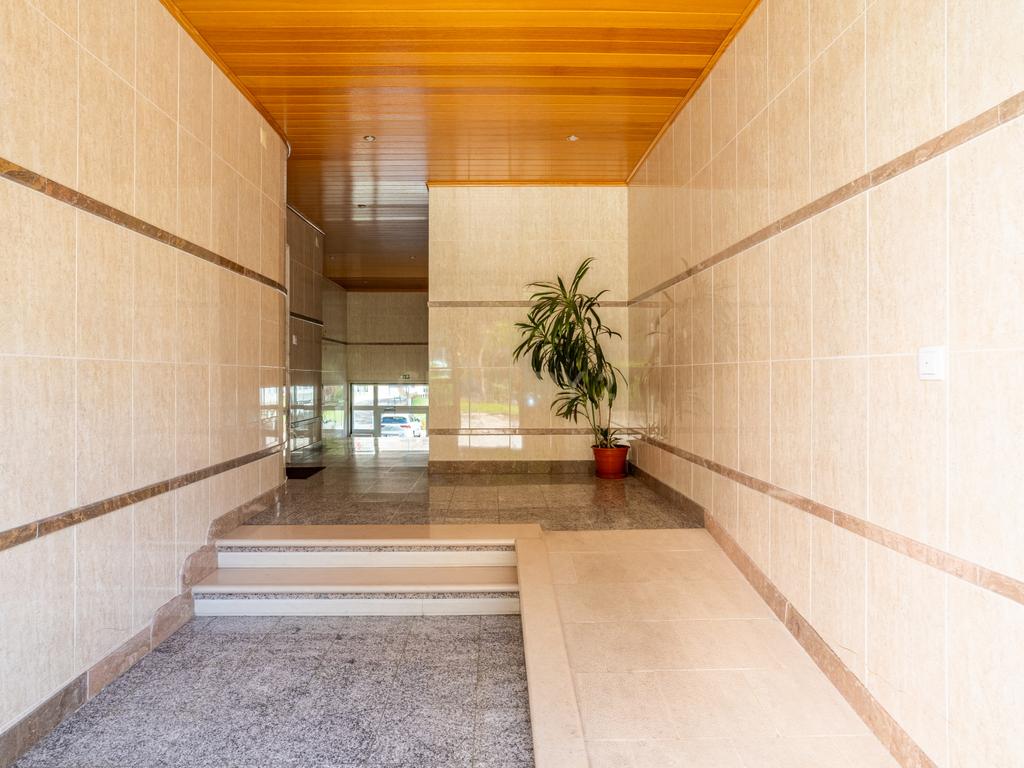 Apartamento T3 em Prior Velho com garagem - Image 19