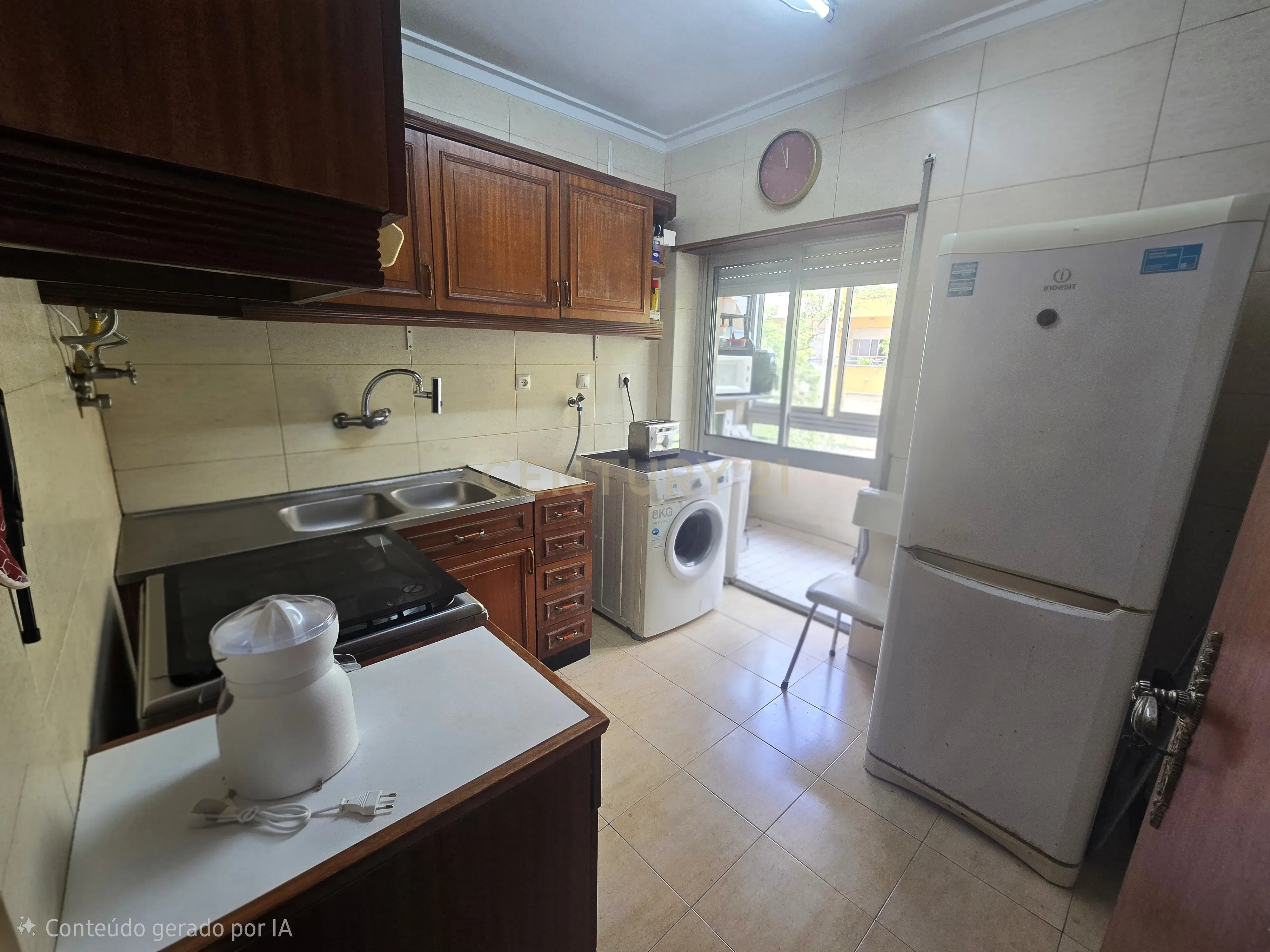 Fotografia 8 de Apartamento T1 na Ramalha em Almada com Varandas e Elevador
