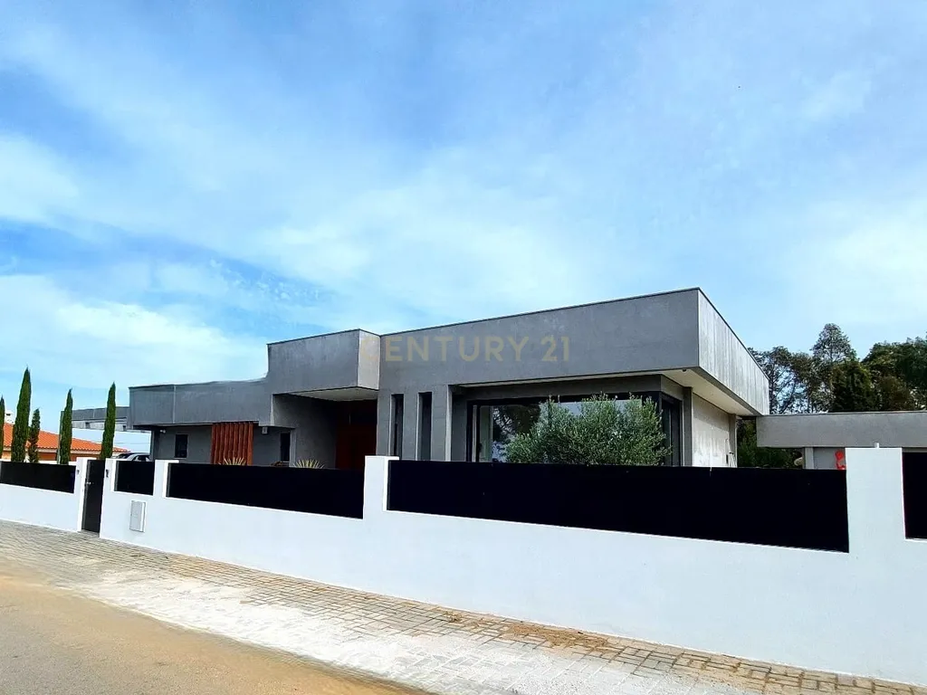 Oasis Coco Beach Villa - Moradia de Luxo Isolada T3 + 1 com Guest House e Piscina, lote 1,368 m² – Urbanização Vila Alegre, Fernão Ferro - Image 15