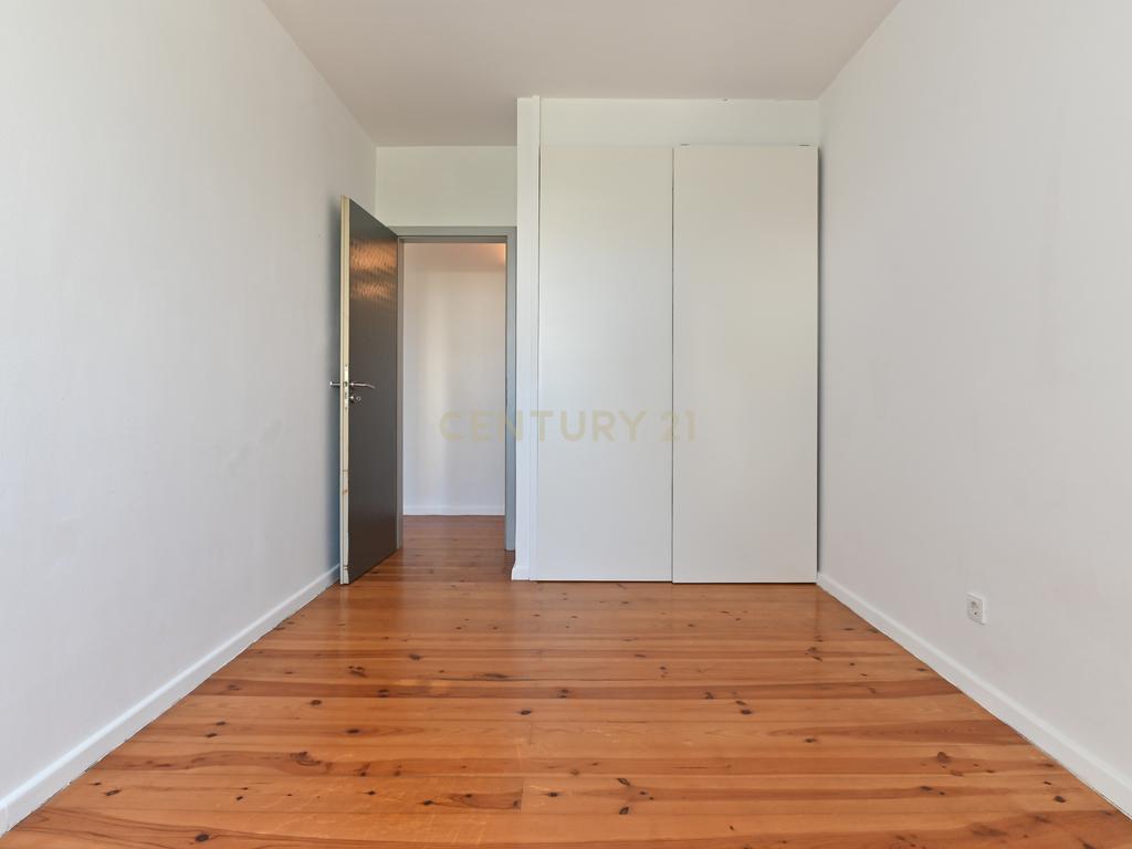 T2 - Carcavelos (Cascais) - Totalmente remodelado e equipado - Image 16