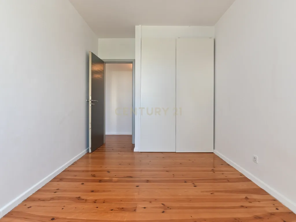 T2 - Carcavelos (Cascais) - Totalmente remodelado e equipado - Image 16