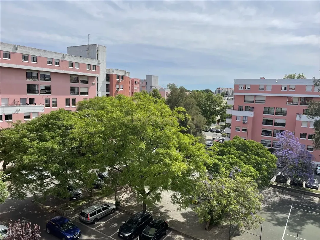 Apartamento T3 Duplex em Telheiras – 104 m², Estacionamento e Arrecadação - Image 28