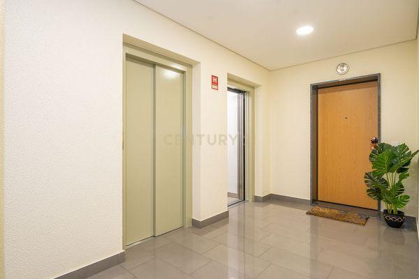 Apartamento T3 construído em 2019, com Varanda e Parqueamento, em Setúbal - Image 33