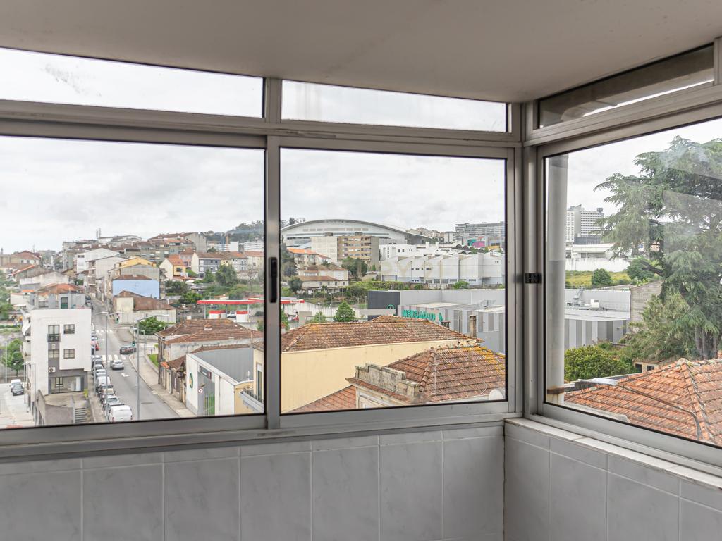 T2 Renovado com Vista Cidade – Rua de São Roque da Lameira, Campanhã - Image 20