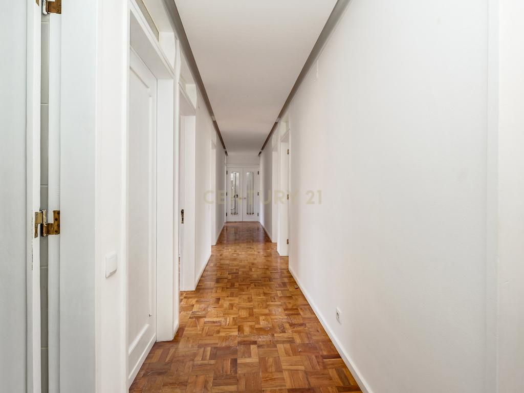 Escritório em zona de prestígio com 210 m² a 30 metros da Avenida da Liberdade! - Image 9