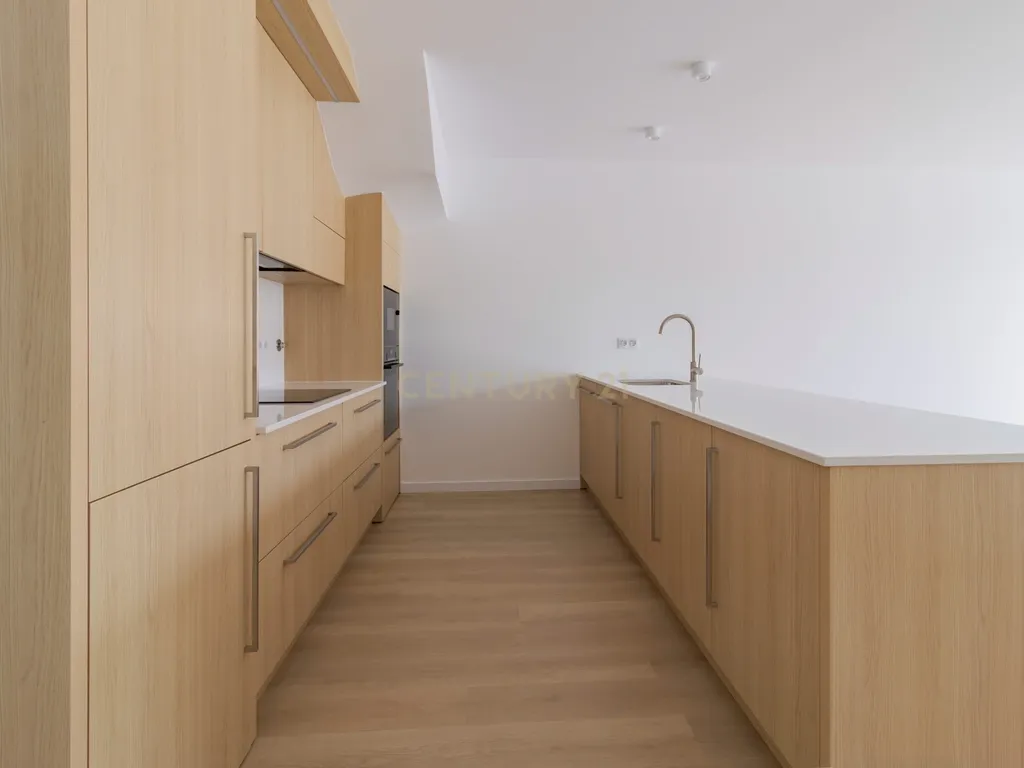 Excelente Penthouse T2 NOVA a 300 metros da praia - Image 11