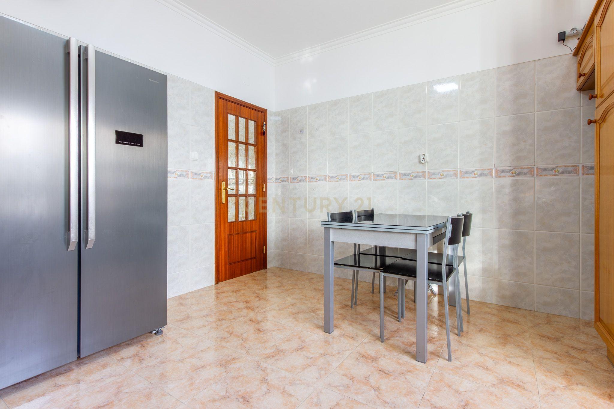 Fotografia 9 de Quinta do Conde – Moradia Geminada de 4 assoalhadas c/ garagem