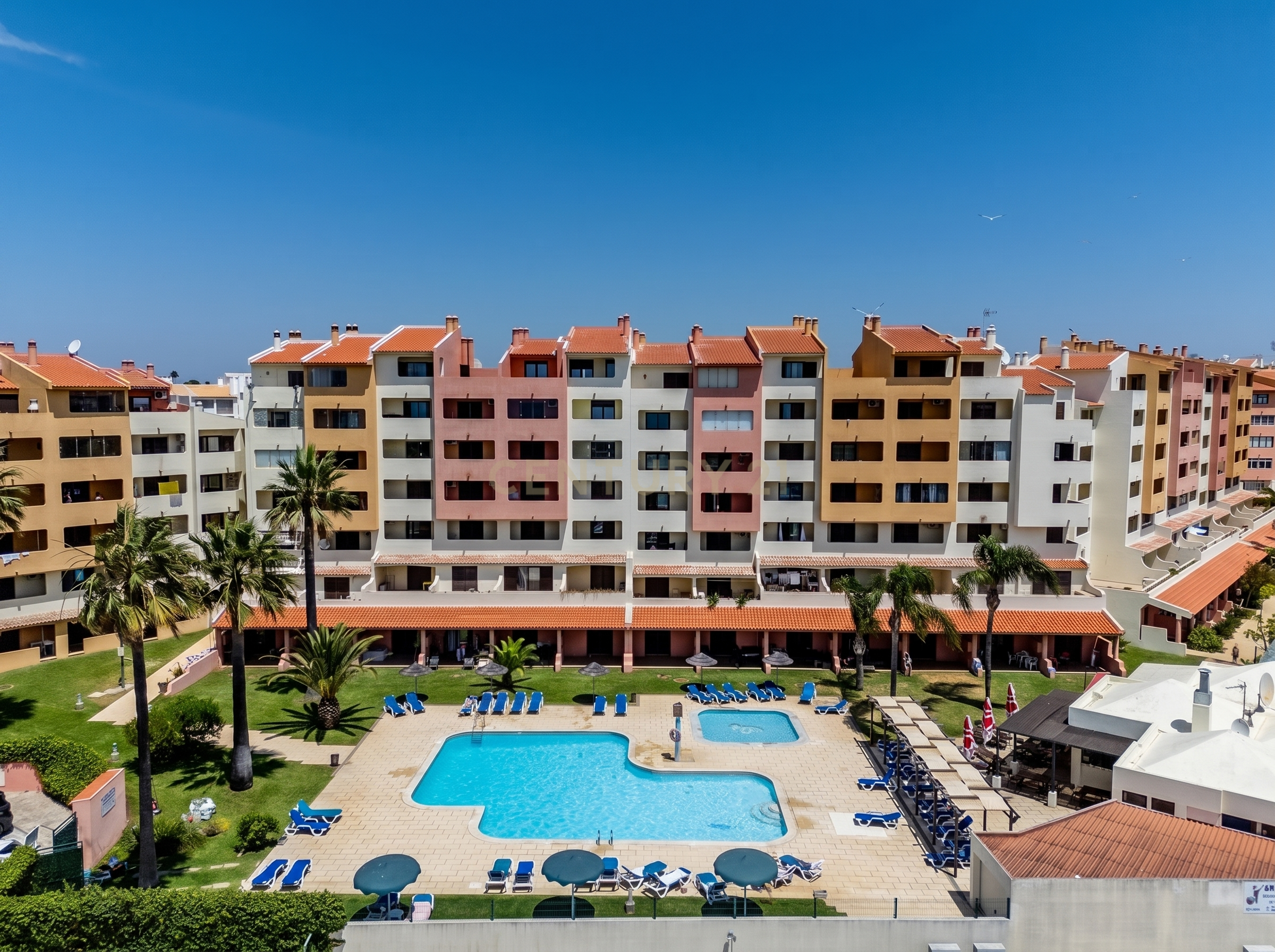 Fotografia 3 de Apartamento com piscina, elevador e vista mar, no centro de Albufeira