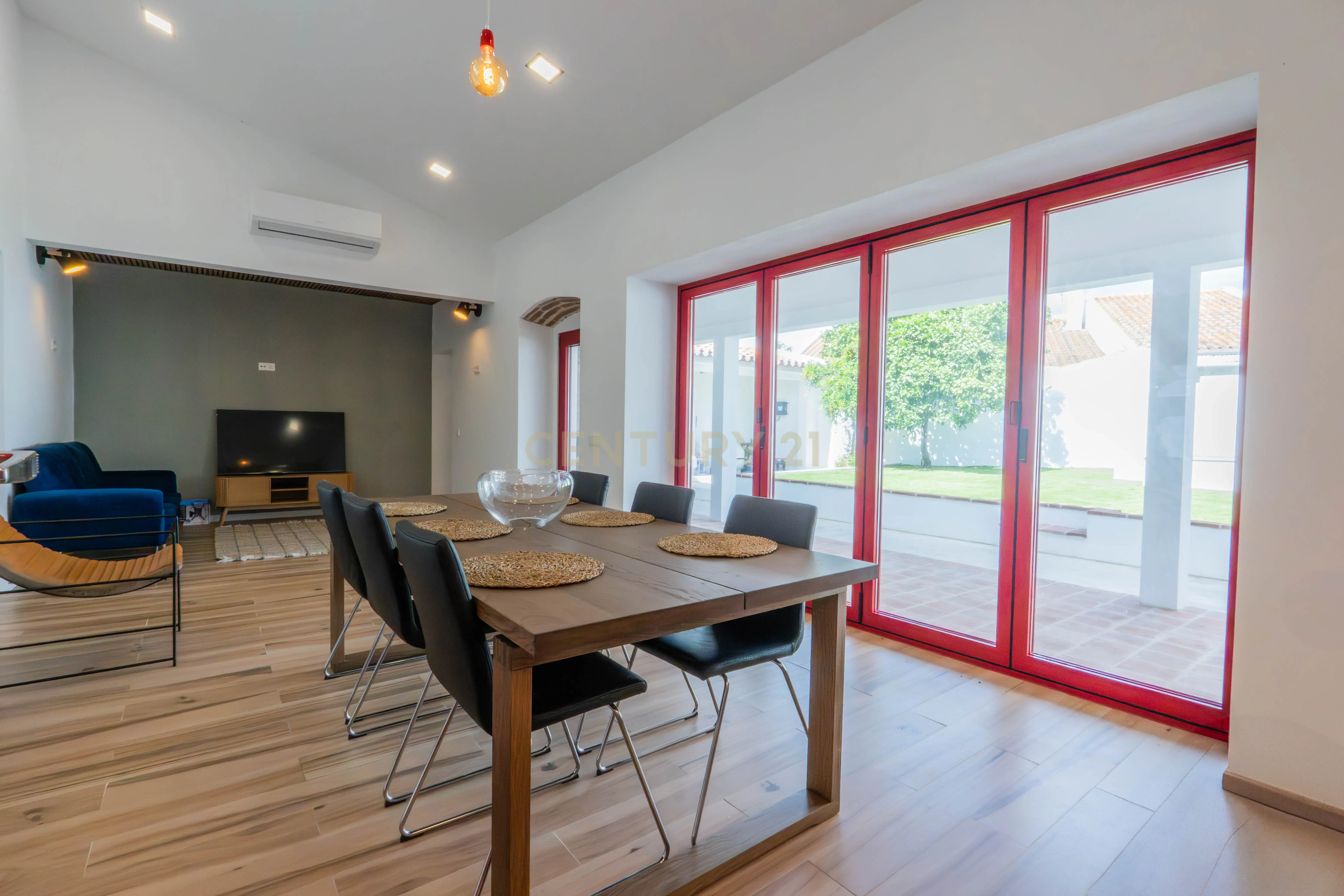 Fotografia 12 de Moradia T2 Premium com Piscina, Suite e Acabamentos de Excelência