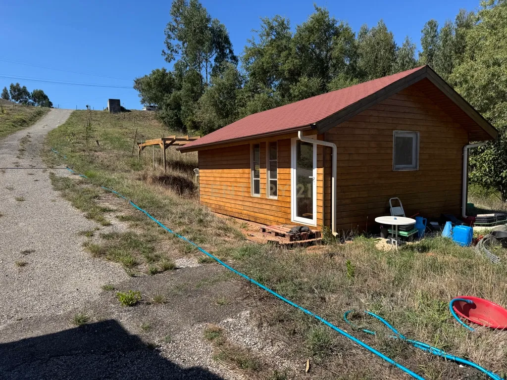 Moradia em ruína com 5.570 m² de terreno em Alvorninha - Image 9