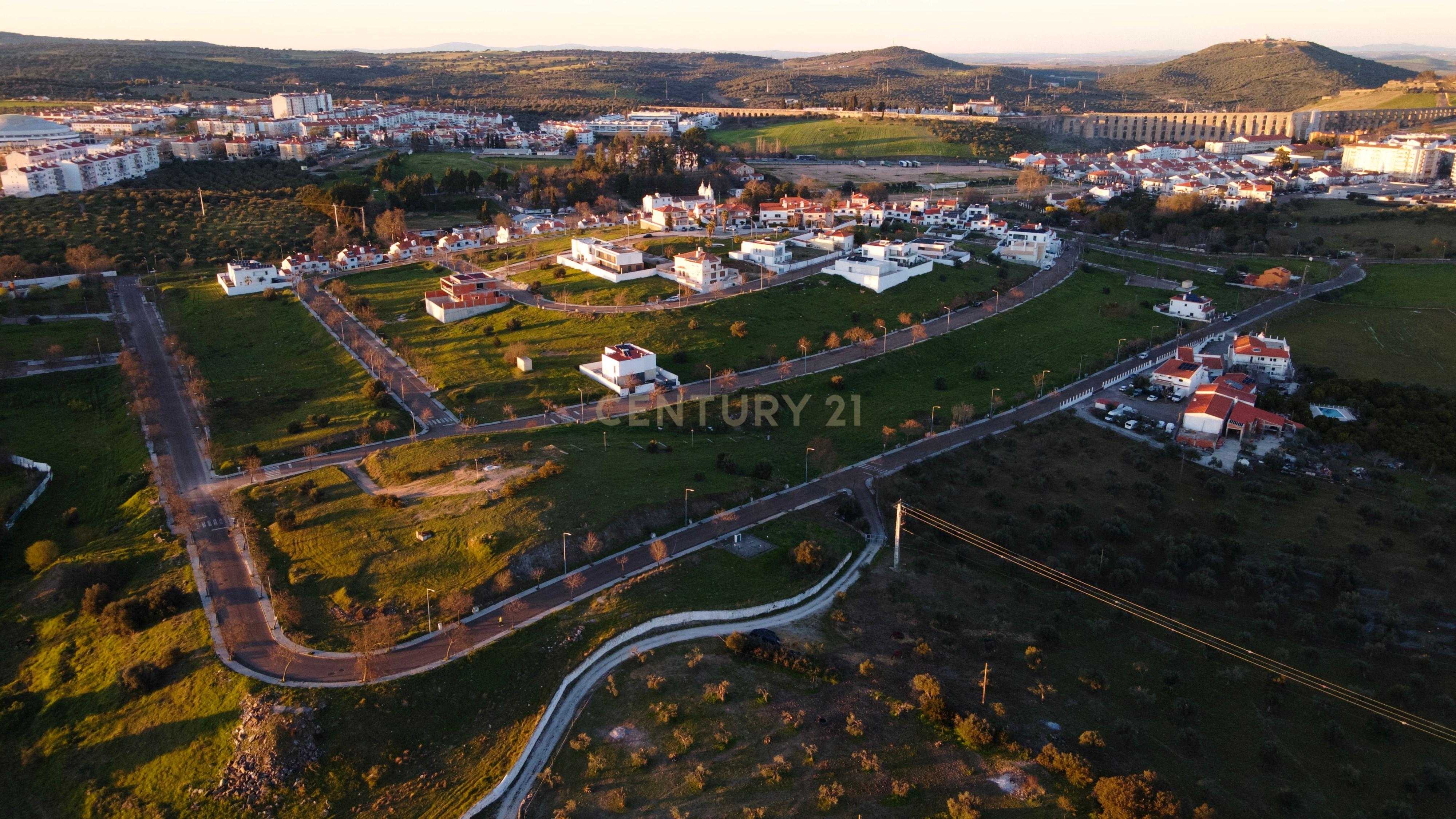 Fotografia 6 de Lote 450m2 para moradia isolada dois pisos e cave em zona nobre da cidade de Elvas