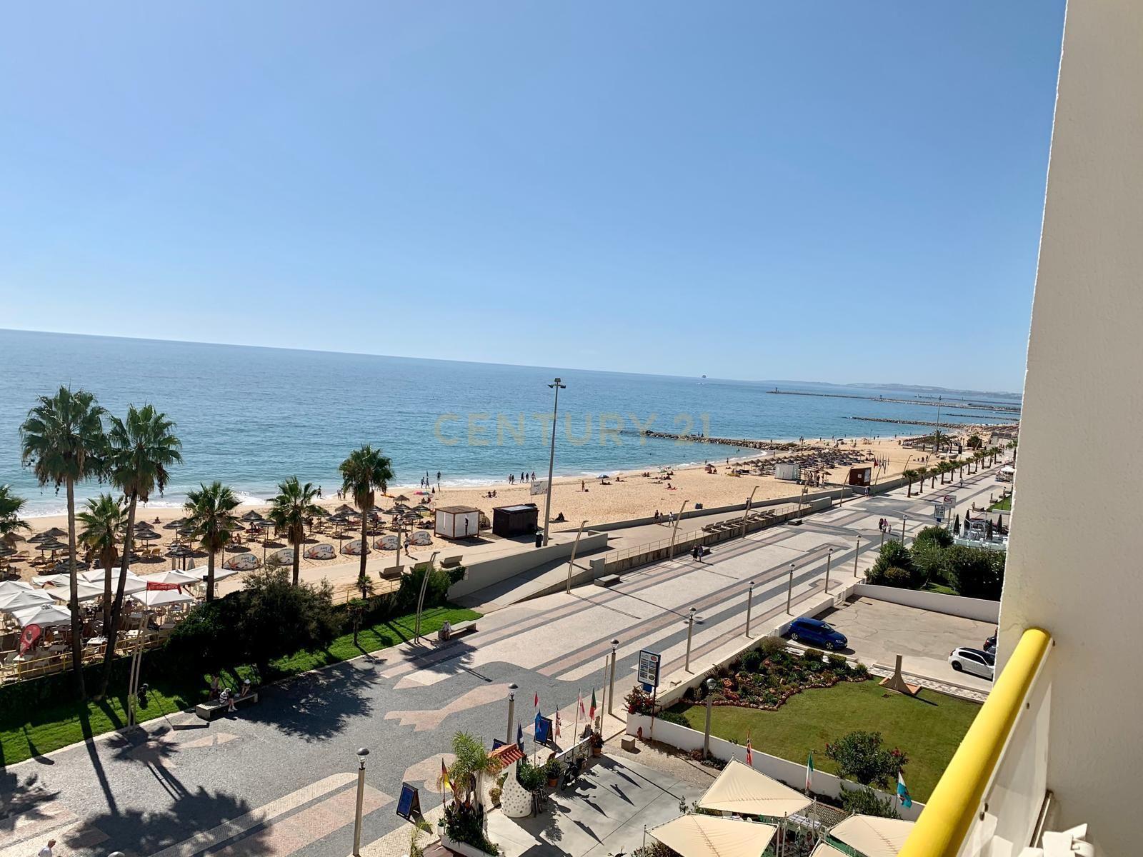 Fotografia 10 de ALERTA INVESTIDORES-Apartamento com Alojamento Local Ativo-Primeira Linha de Mar-Rentabilidade Comprovada