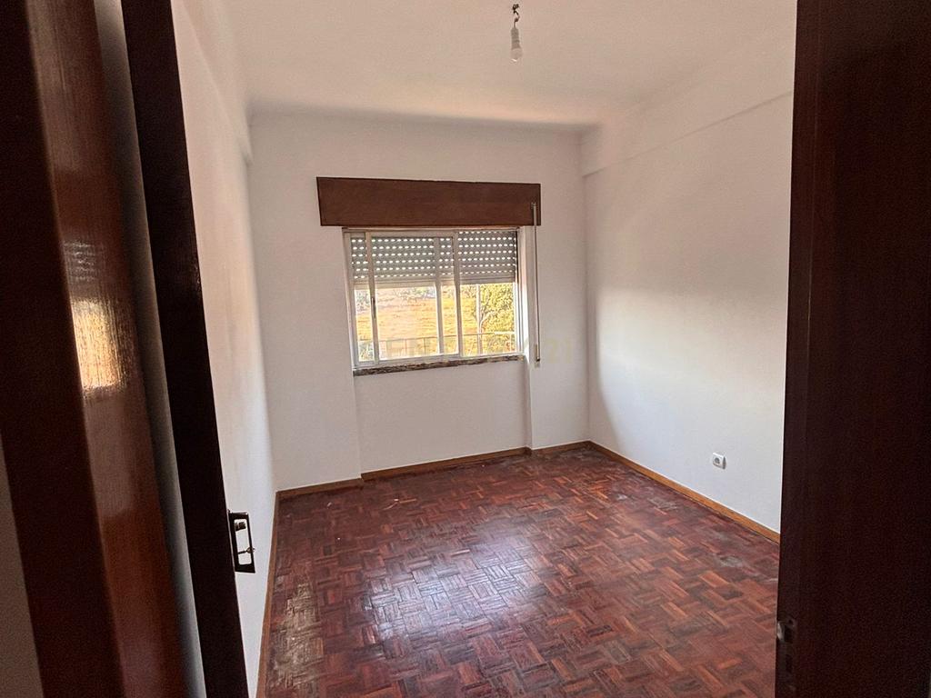Apartamento T3 em Setúbal com Vista Campestre e Boa Localização - Image 5