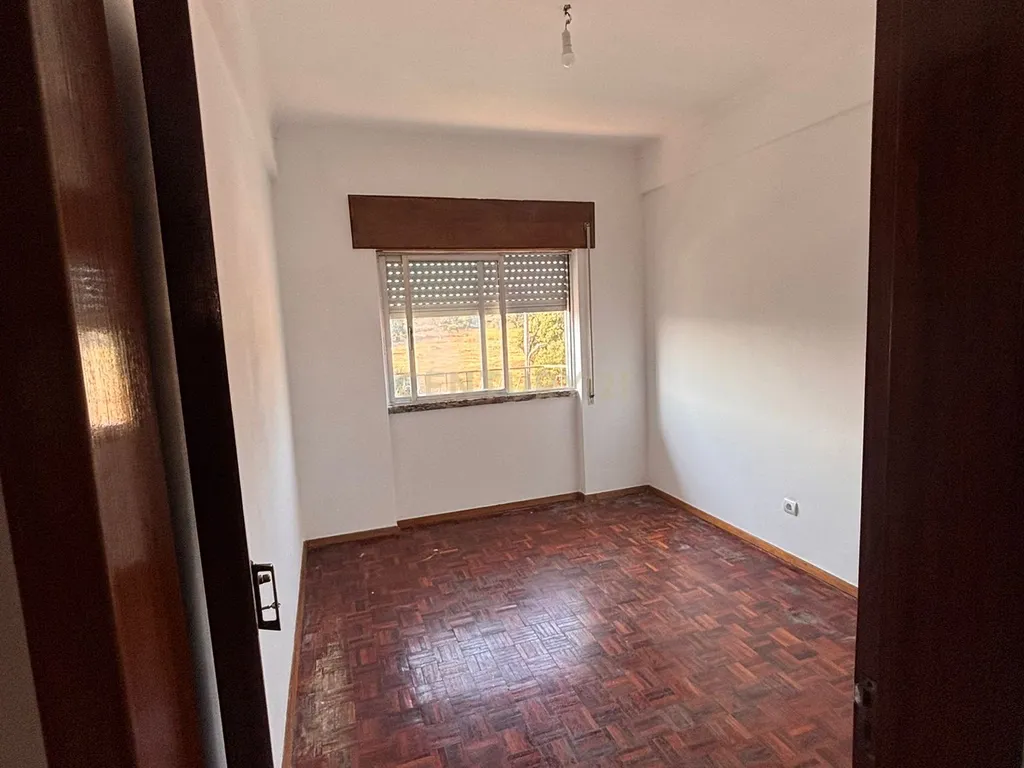 Apartamento T3 em Setúbal com Vista Campestre e Boa Localização - Image 5