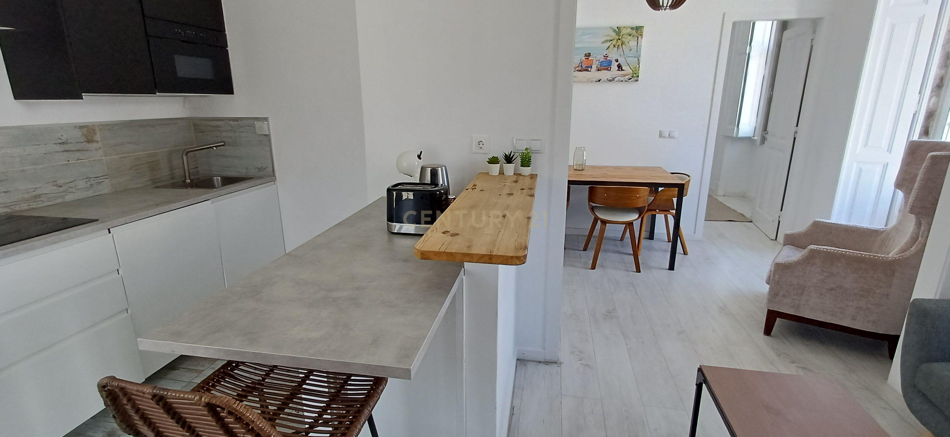 Fotografia 6 de MORADIA DE CHARME NO CORAÇÃO DE SINTRA * 3 Apartamentos * 6 quartos