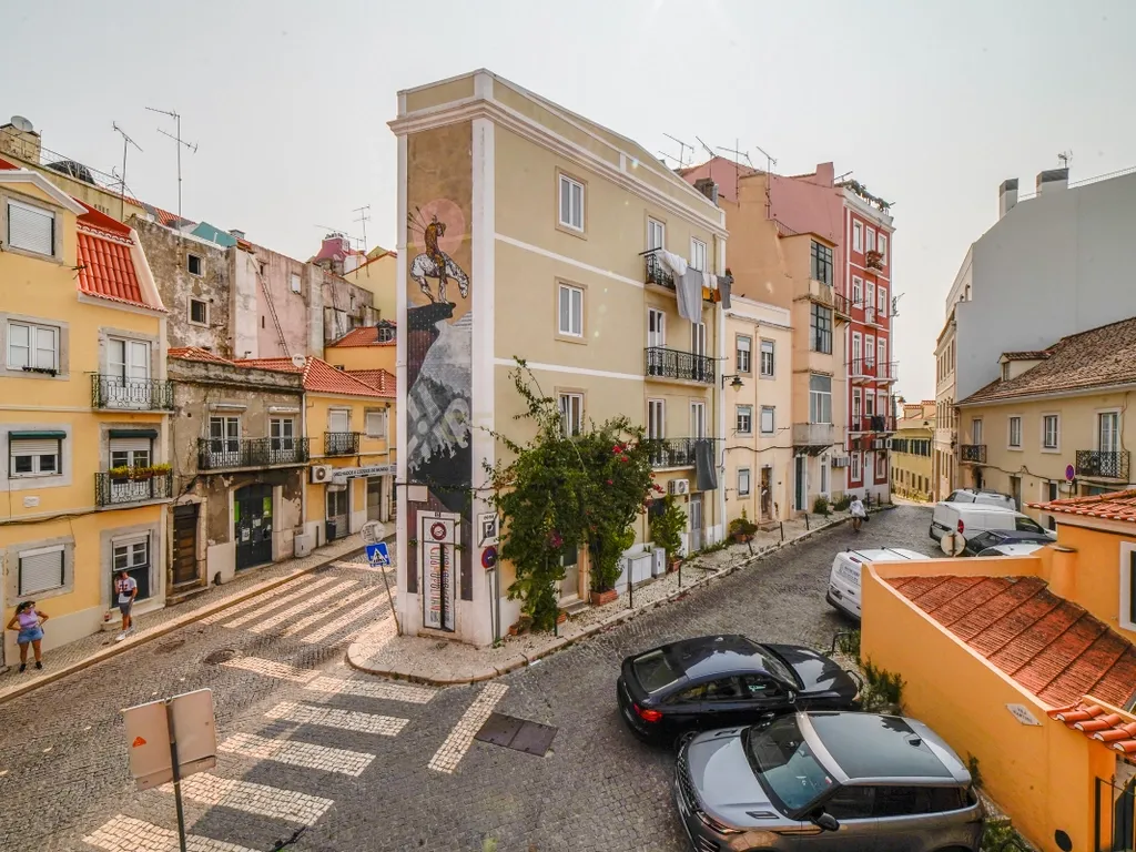 Apartamento T2 Triplex* em Santos-o-Velho – Janelas Verdes | Estrela - Image 32
