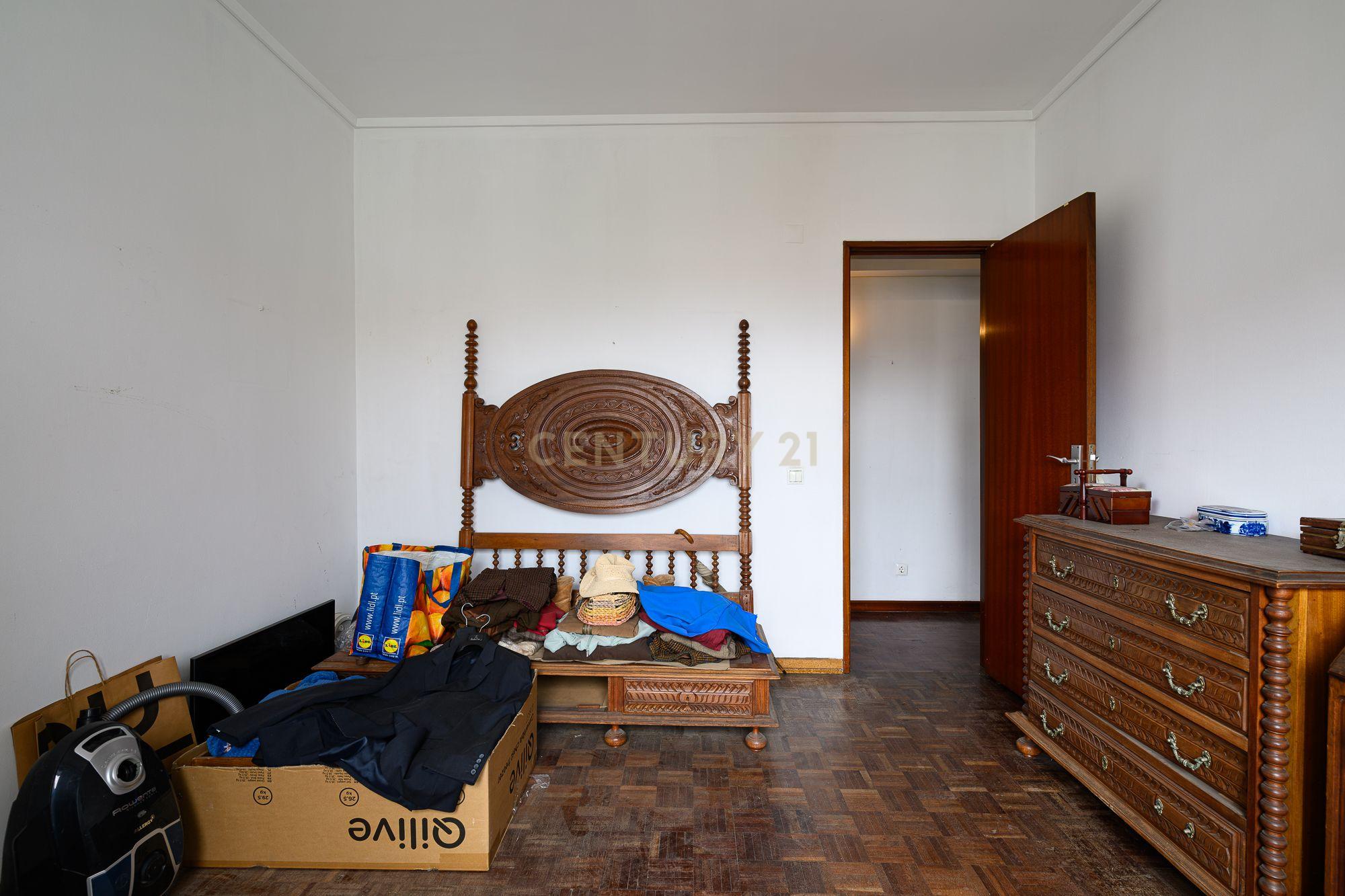 Fotografia 8 de Apartamento T2 em Almada com Varandas e Boa Exposição Solar