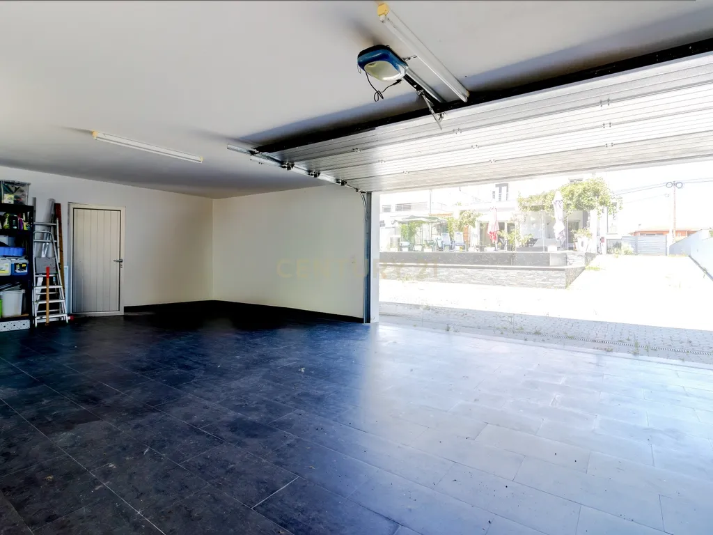 Casa de Luxo com Jardim Piscina e Jacuzzi na Marinha Grande - Image 38