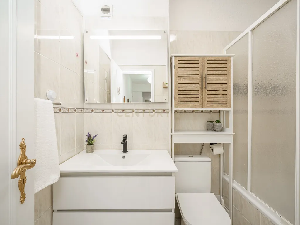 T3 Semi-Remodelado em São Sebastião, Setúbal - Image 9