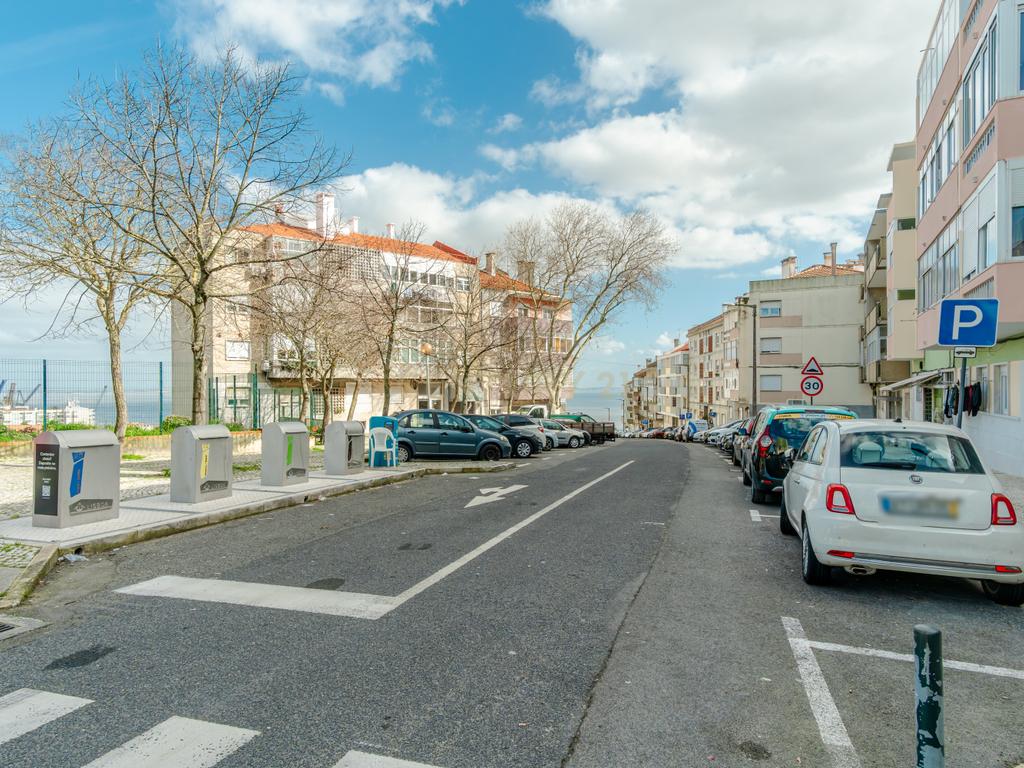 Apartamento Renovado T2 em São Vicente, Lisboa - Image 22