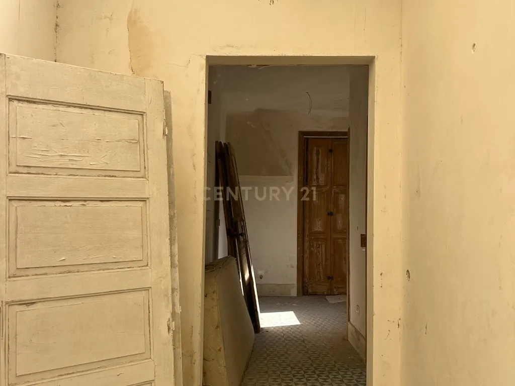 🔥 Moradia para Reabilitação no Porto | Estudo para 7/8 Apartamentos | Excelente Investimento - Image 21