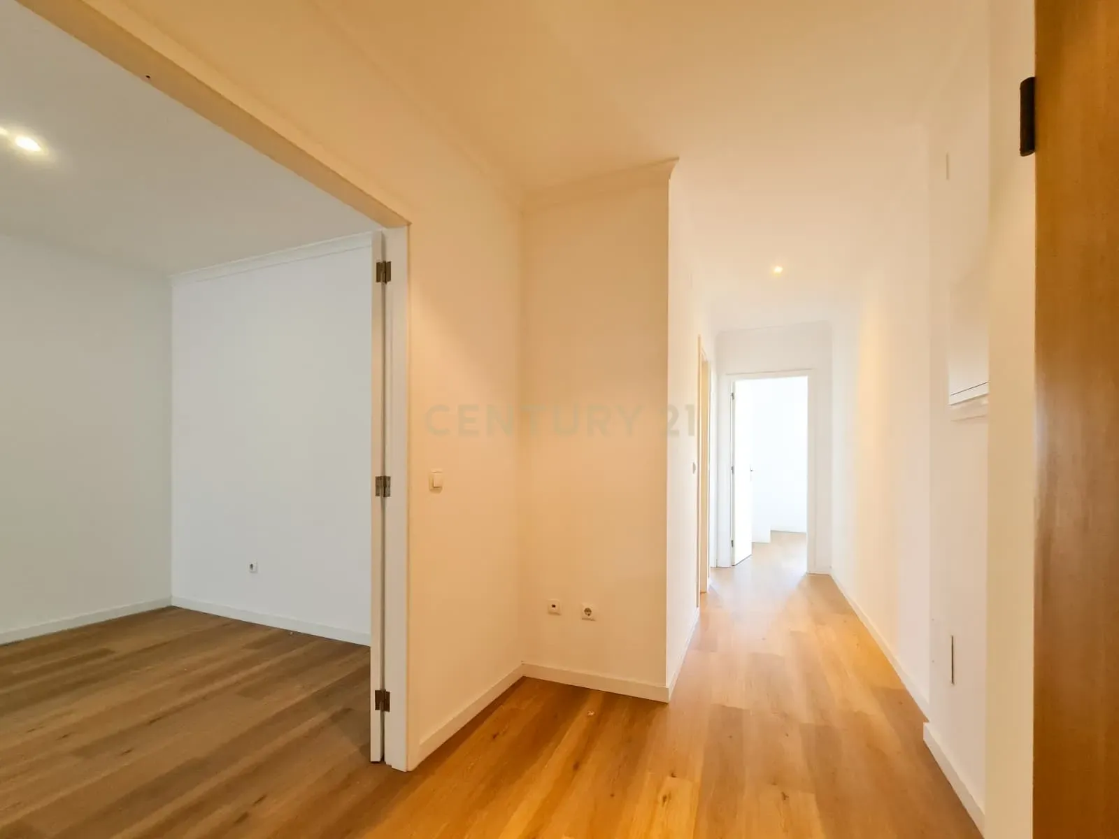Fotografia 11 de 🏡 T2 PAREDES, MOURIZ C/ 2 FRENTES, EXCELENTES ÁREAS E VARANDAS EM TODAS AS DIVISÕES A APENAS 29 MINUTOS DO PORTO 📍📢  (Disponível para venda – atualmente arrendado até dezembro de 2026, com r