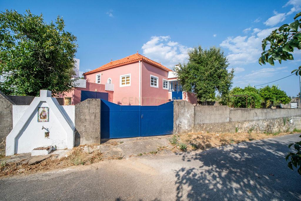 Moradia T3  Remodelada em Vila de Rei – Viva com Qualidade no Coração de Portugal! - Image 45