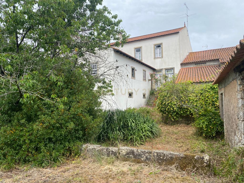 Casas Senhoriais Início Sec XIX + Terreno 4100m2 | 20 minutos de Coimbra - Image 4