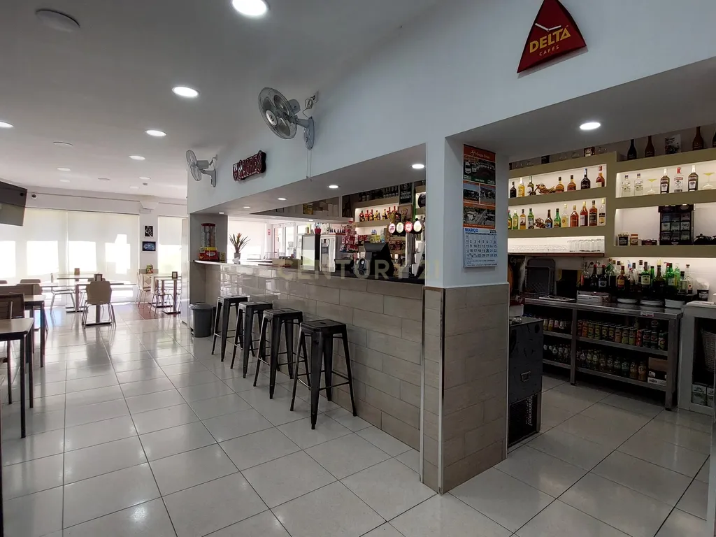 Trespasse de Café/Restaurante Totalmente Equipado | Patacão – Faro - Image 3