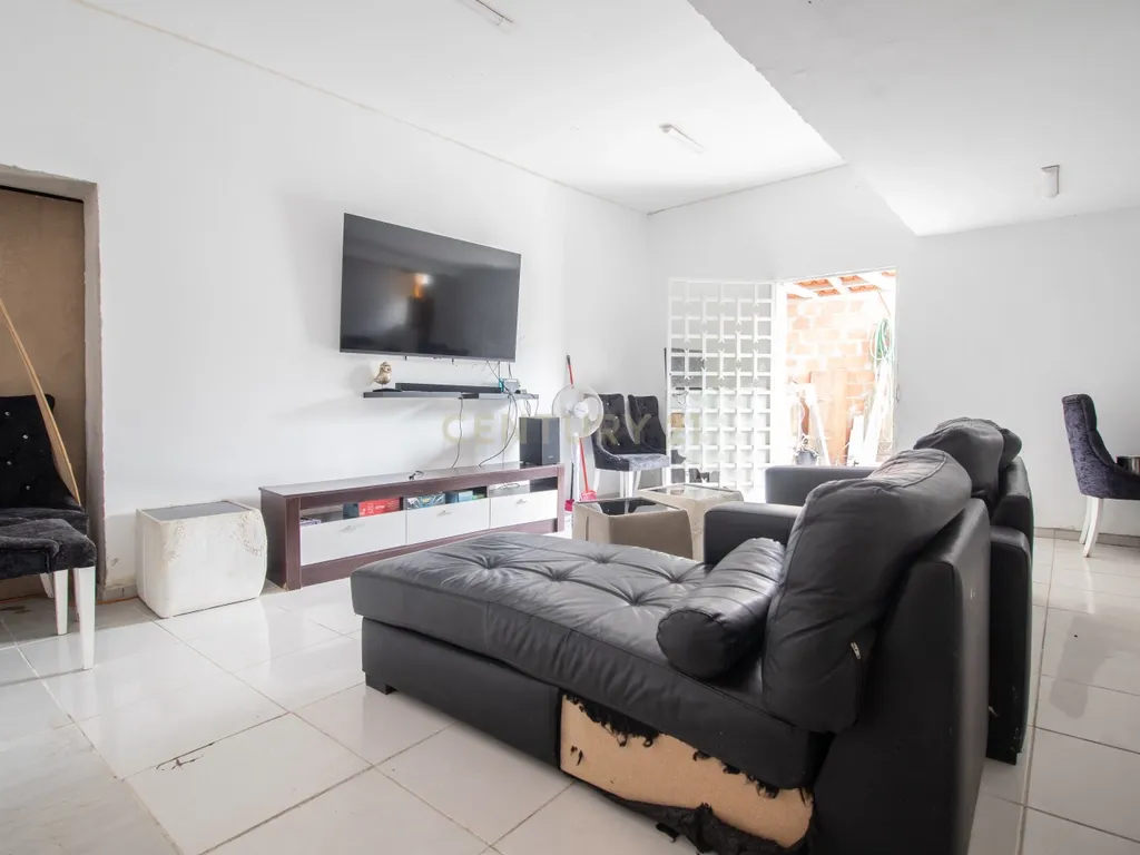 Moradia T5 com 3 suites, espaço exterior a 3 km da praia - Image 21