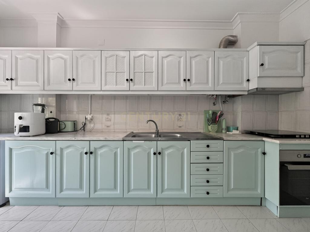 Apartamento T1 com duas frentes, excelentes áreas e arrecadação – Setúbal - Image 12