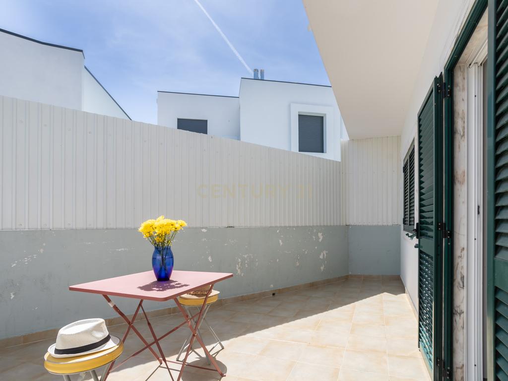 Moradia T3 em Amora - Seixal com Terraço e Garagem  - Image 13