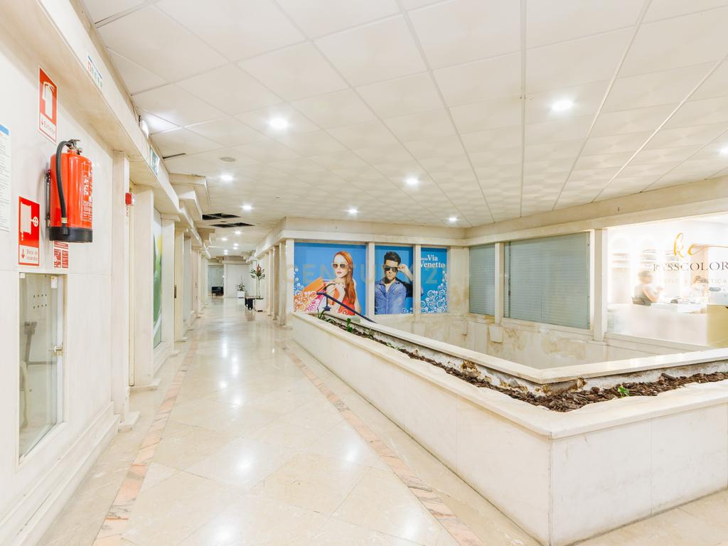 Venda e Trespasse de dois espaços comercial afetos a restauração na Avenida João XXI - Image 30