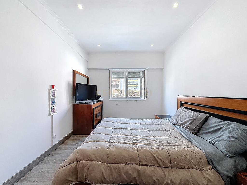 Apartamento T3 em Amora, Seixal - Oportunidade Única! - Image 17