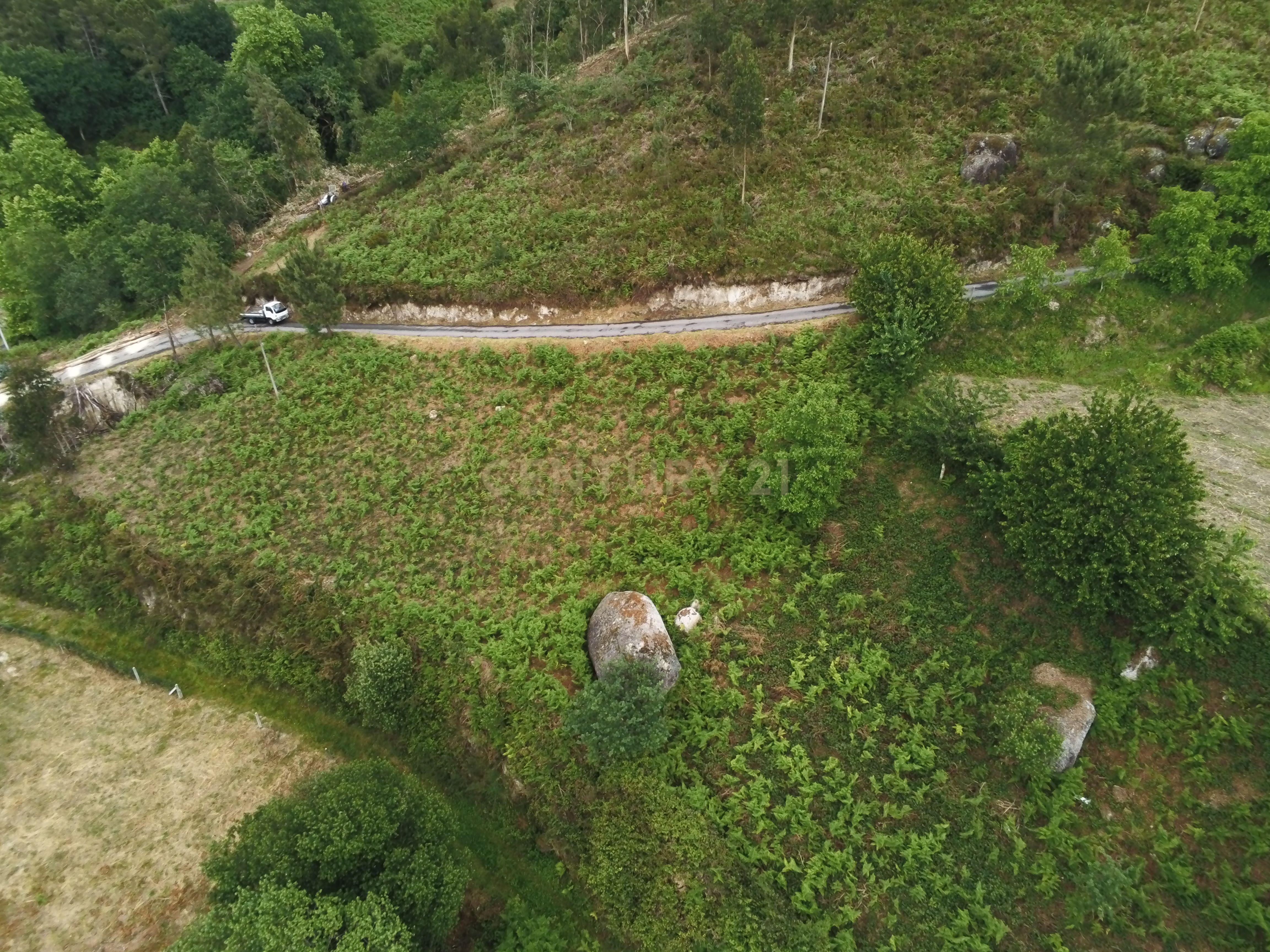 Fotografia 4 de Terreno Único com 2.500 m² e Vistas Deslumbrantes sobre o Rio – Gerês