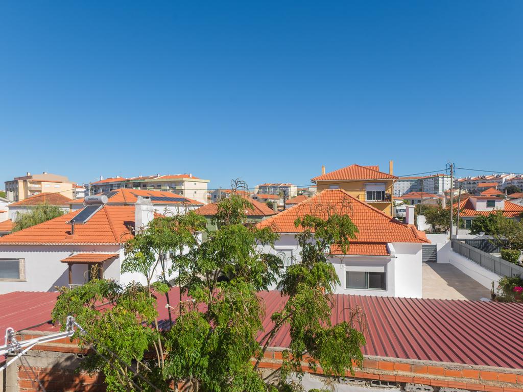 T2 Totalmente Renovado em Mem Martins, Excelente Localização - Image 13