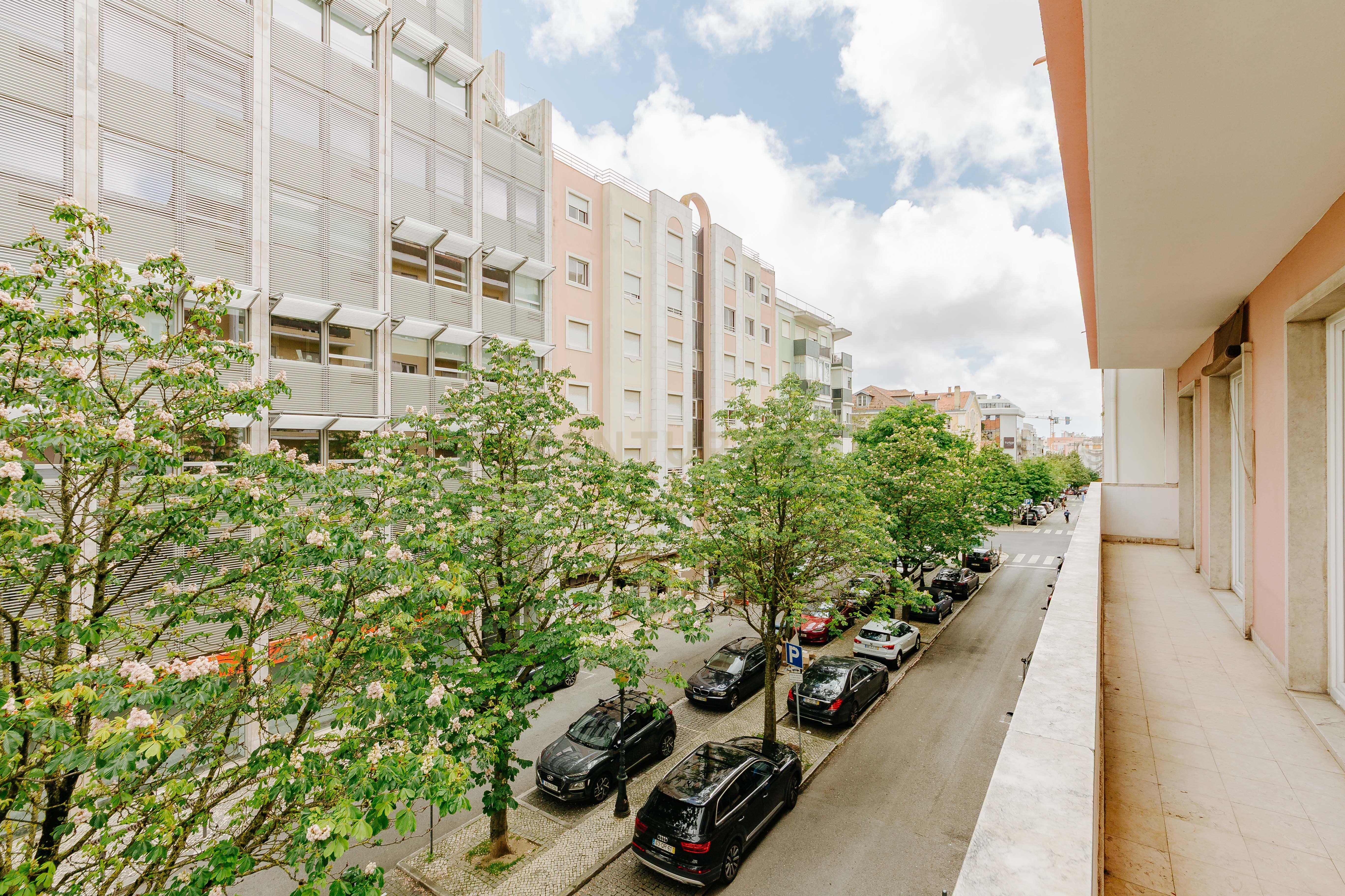 APARTAMENTO T5 REMODELADO SALDANHA LISBOA - Image 32