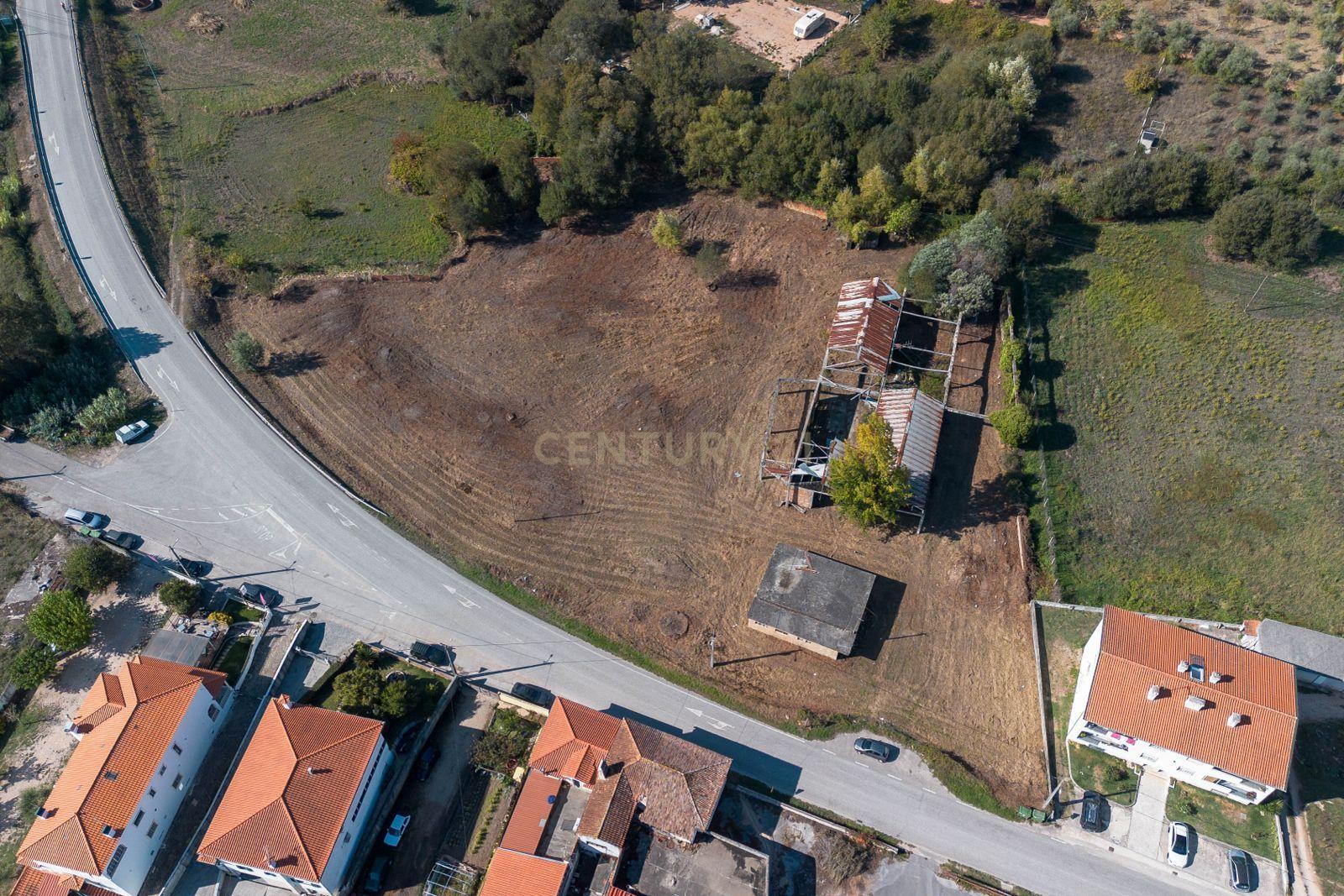 Fotografia 2 de Terreno  9.000m2 + Armazém em Miranda do Corvo, Coimbra