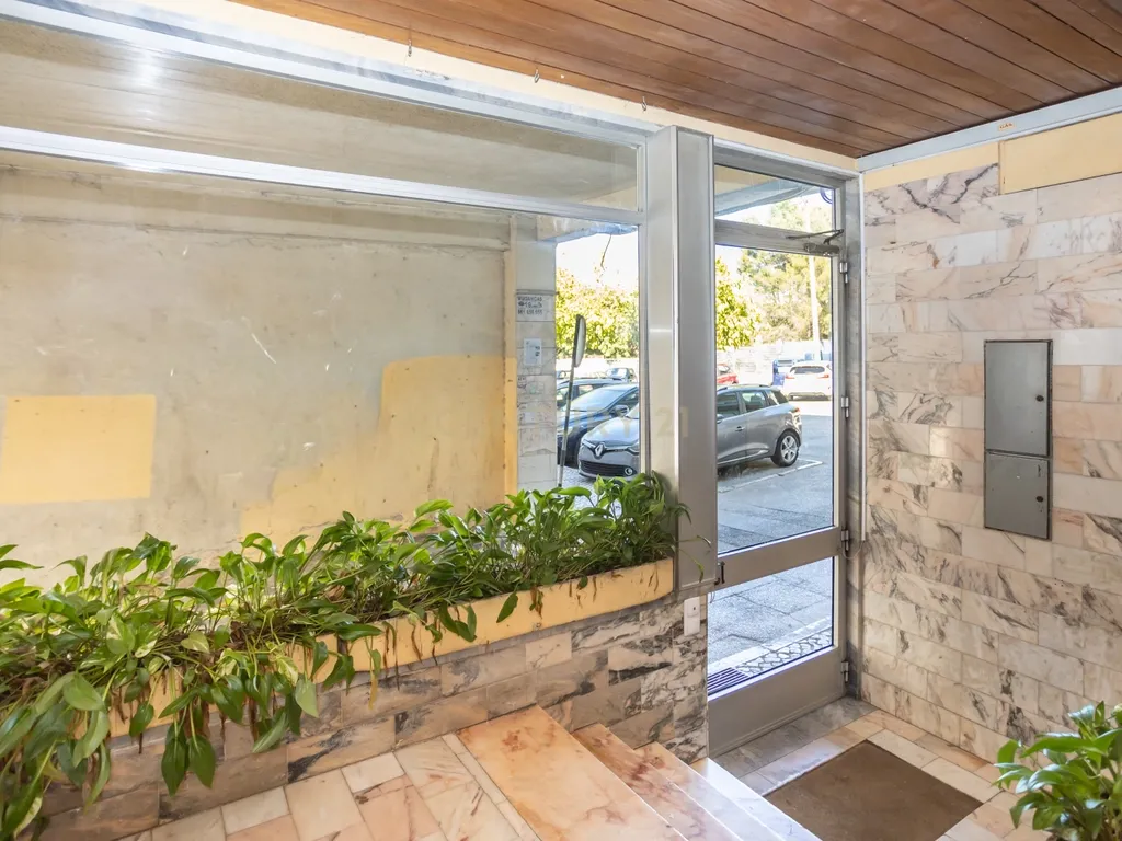 Apartamento T2 com Varanda Cruz de Pau, Amora - Seixal - 0651-06250 - Image 26
