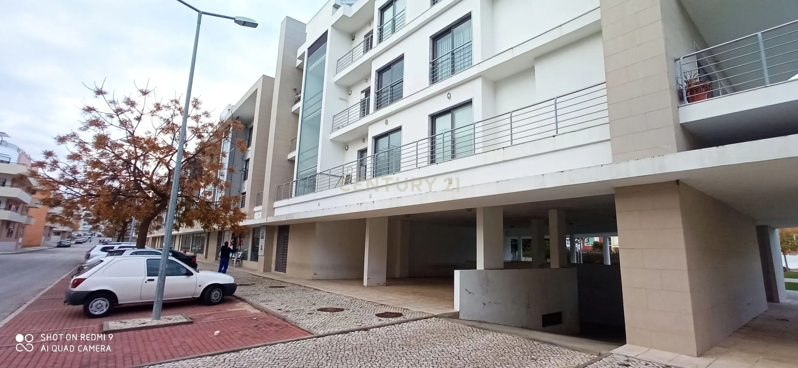 Apartamento T3, com Duas Varandas e Garagem na Vila Serena, Pinhal Novo - Image 1