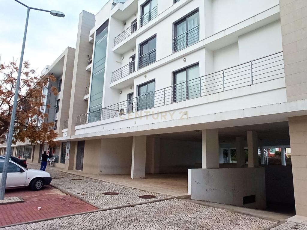 Apartamento T3, com Duas Varandas e Garagem na Vila Serena, Pinhal Novo - Image 1