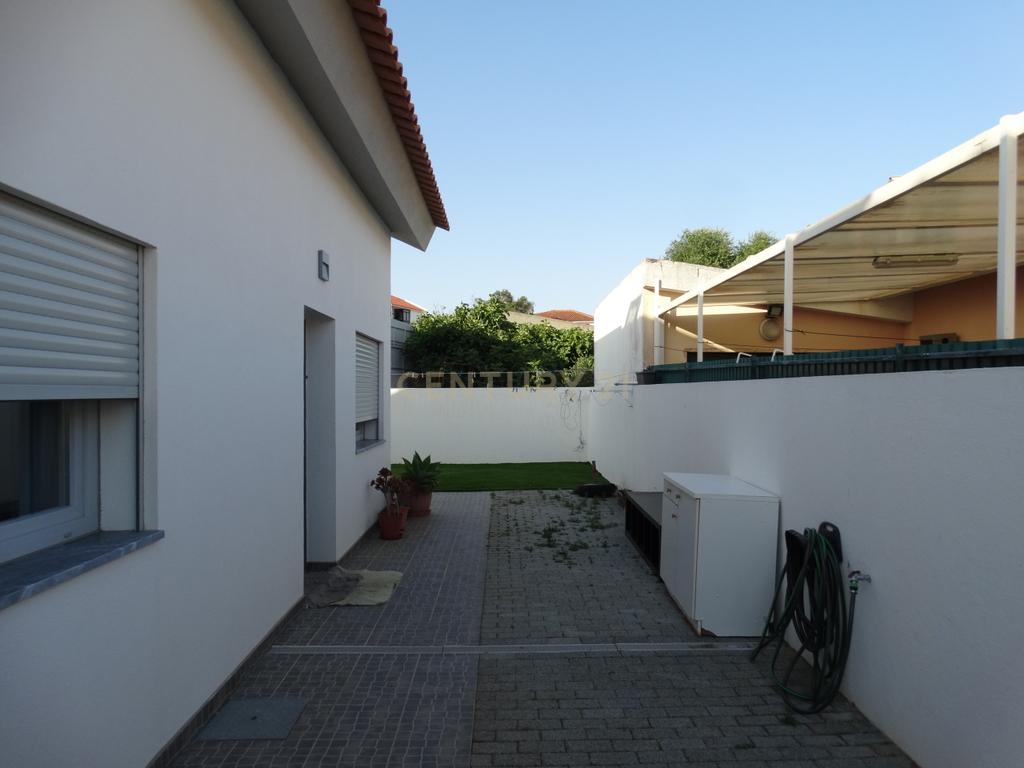 Moradia isolada T3 em  São Domingos de Rana - Image 21