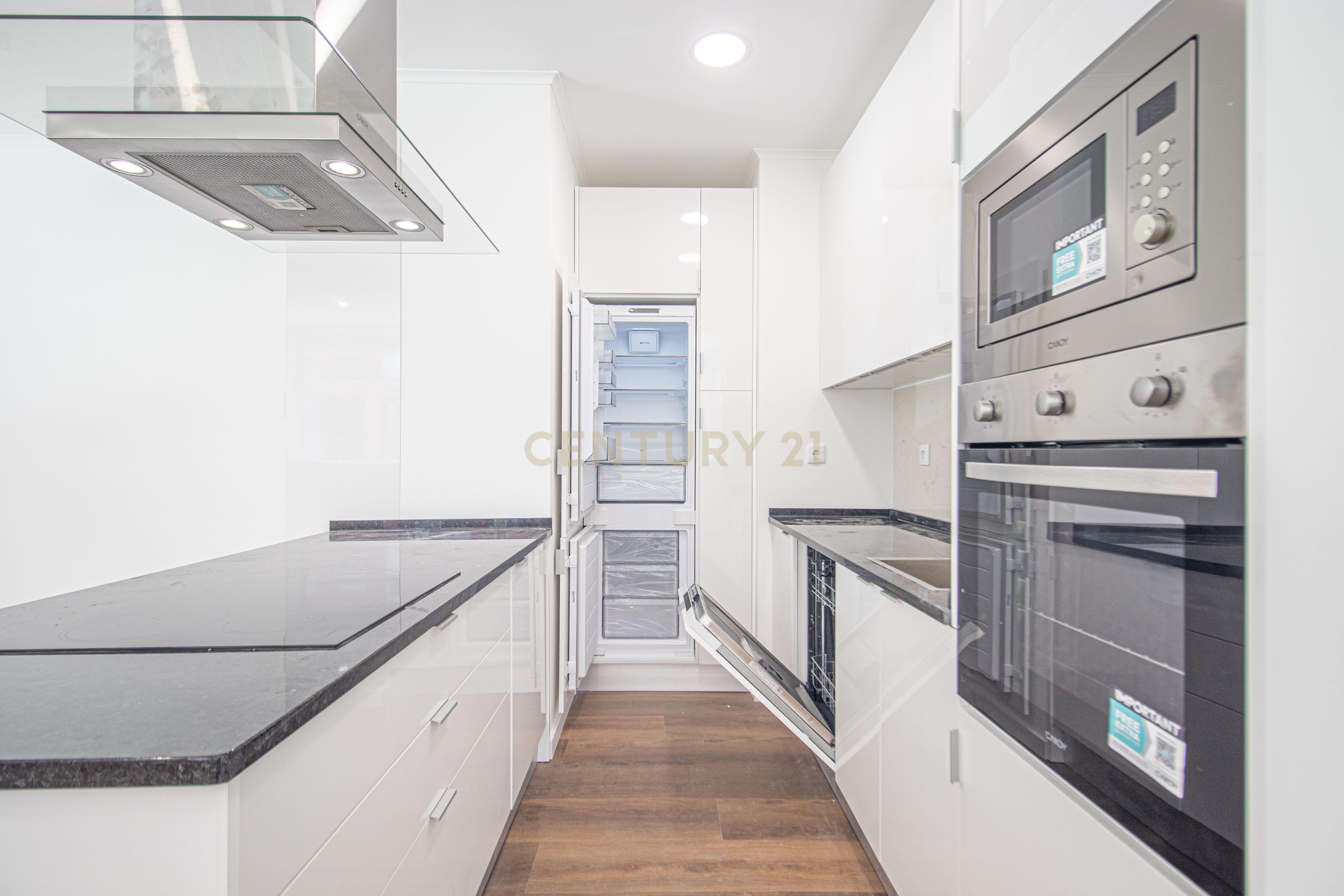 Fotografia 6 de T3 totalmente remodelado em Sacavém com 1 lugar de garagem