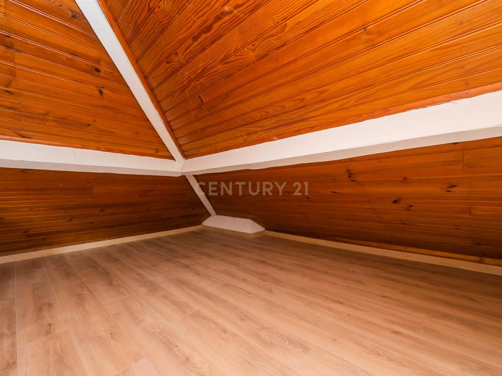 Moradia T3 + 1 Renovada com Jardim e Piscina em Penha de França, Lisboa - Image 57