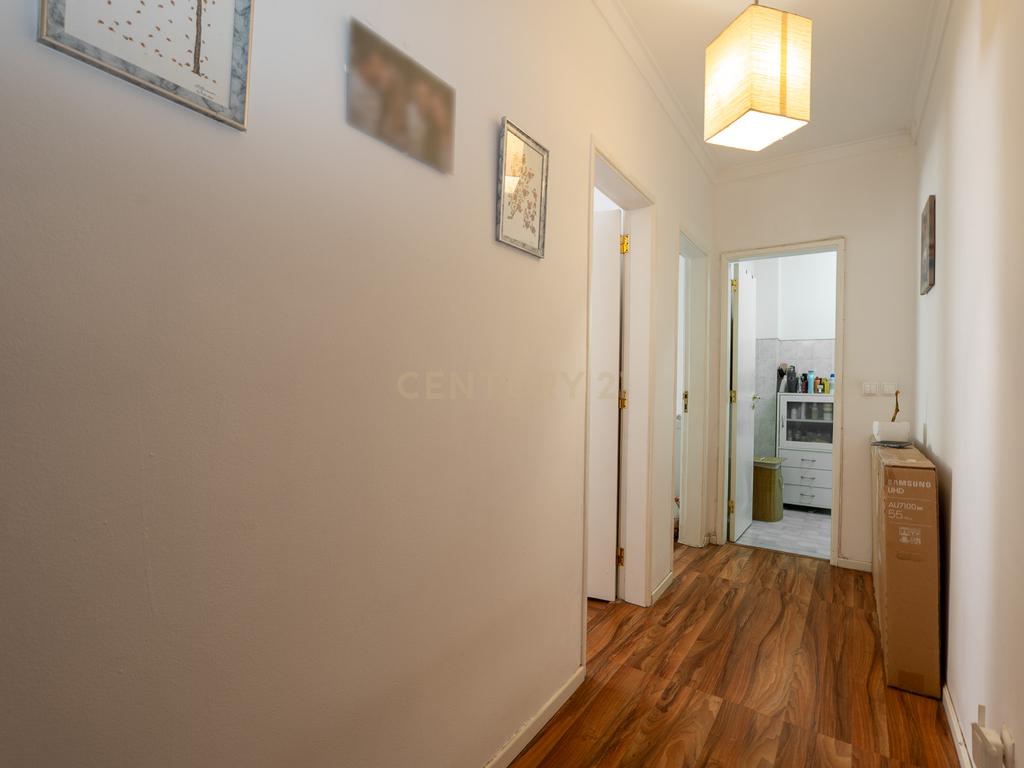 🏡 Oportunidade única: T2 espaçoso, com  varanda e localização privilegiada! - Image 21